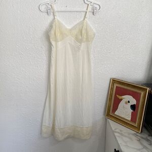 ⭐️Vintage Vanity Fair lace and satin cream color Slip Dress